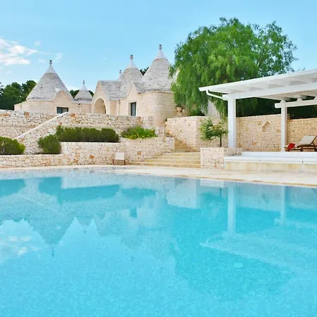 Villa Trulli Dei Carrubi: W/ Infinity Edge Private Pool, 500+sqm Terraces
