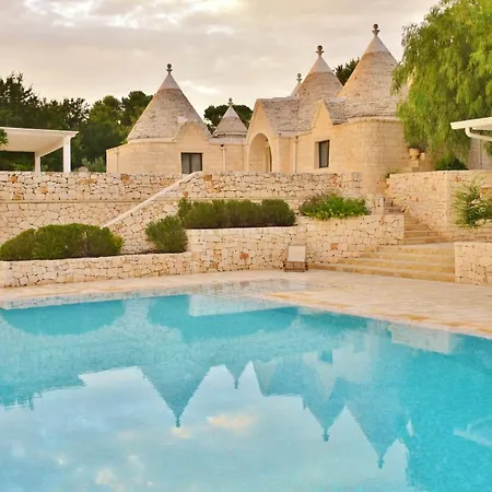 Trulli Dei Carrubi: W/ Infinity Edge Private Pool, 500+sqm Terraces