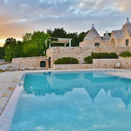 Trulli Dei Carrubi: W/ Infinity Edge Private Pool, 500+sqm Terraces Villa Ostuni