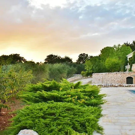 Trulli Dei Carrubi: W/ Infinity Edge Private Pool, 500+sqm Terraces Villa Ostuni