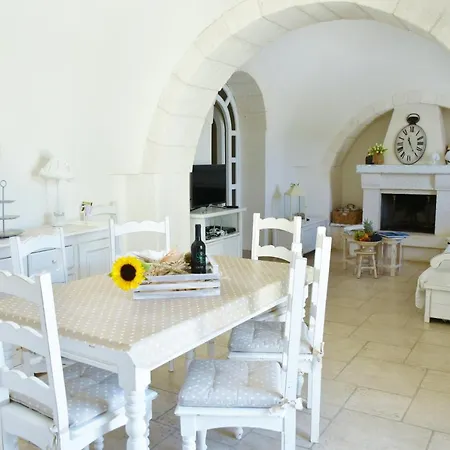 Villa Trulli Dei Carrubi: W/ Infinity Edge Private Pool, 500+sqm Terraces Ostuni