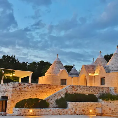 Trulli Dei Carrubi: W/ Infinity Edge Private Pool, 500+sqm Terraces Ostuni